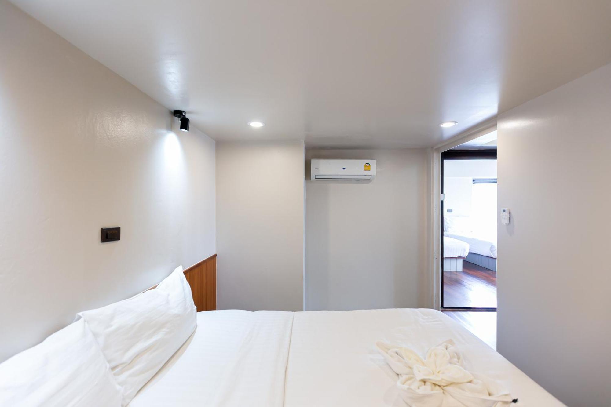 A Room Bangkok Sathorn Экстерьер фото