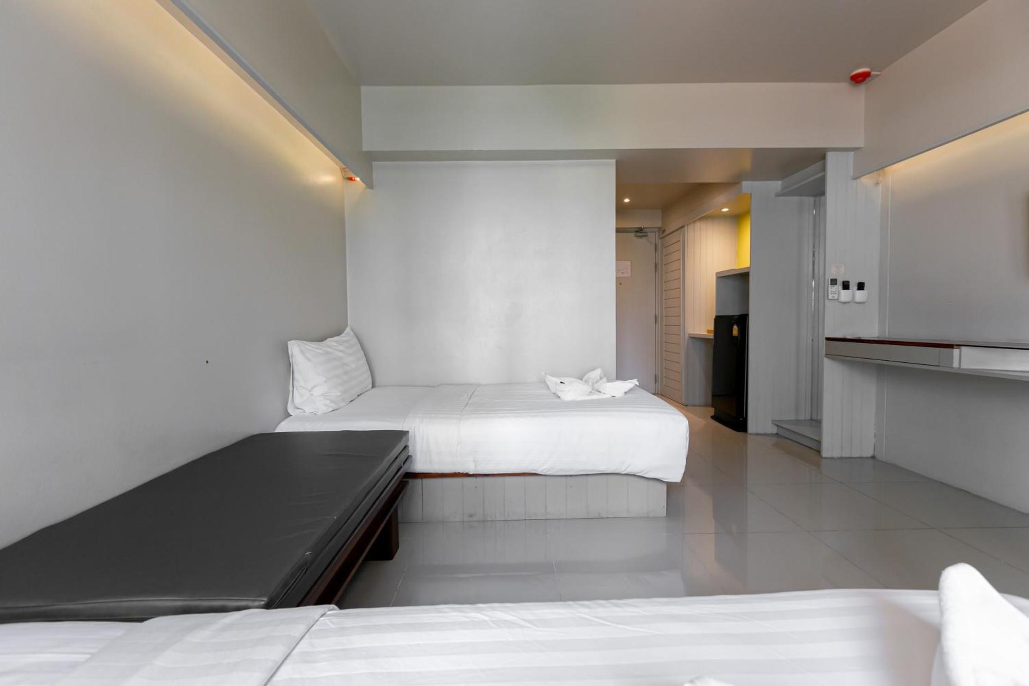 A Room Bangkok Sathorn Экстерьер фото